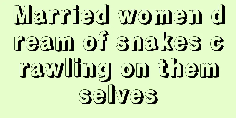 Married women dream of snakes crawling on themselves