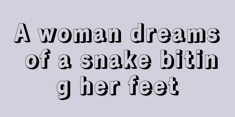 A woman dreams of a snake biting her feet