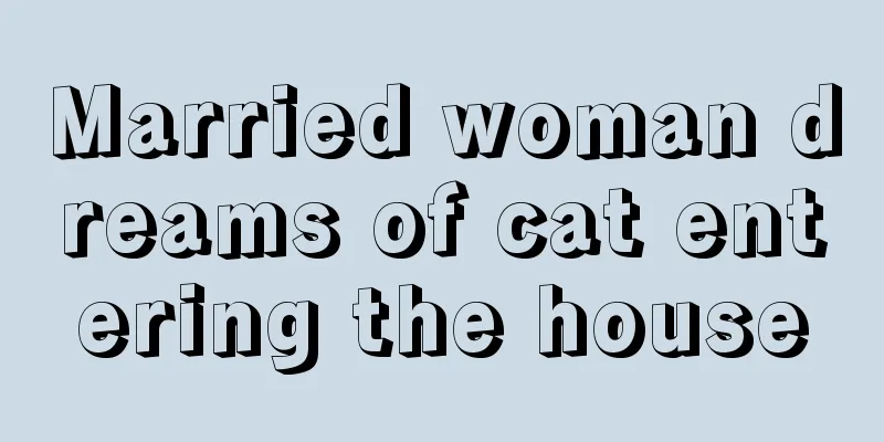 Married woman dreams of cat entering the house