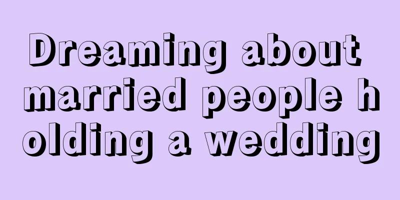 Dreaming about married people holding a wedding