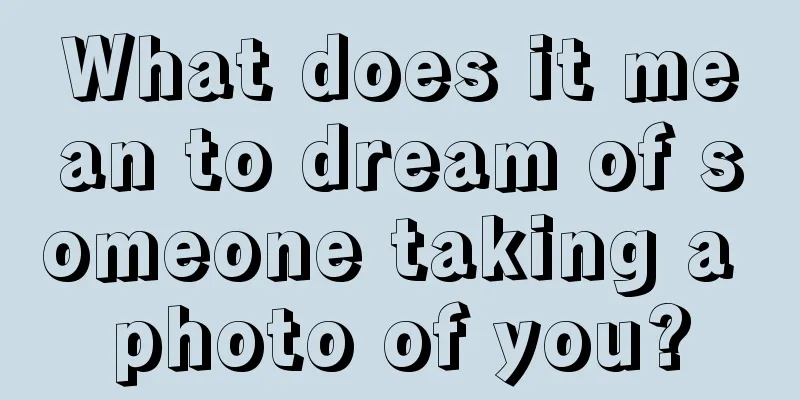 What does it mean to dream of someone taking a photo of you?