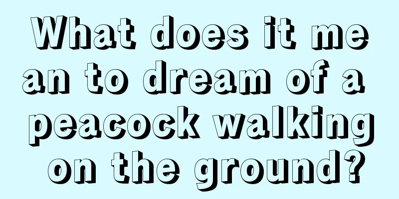 What does it mean to dream of a peacock walking on the ground?