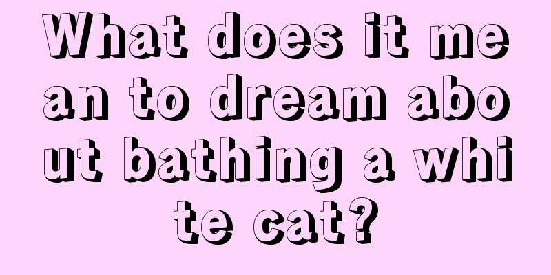 What does it mean to dream about bathing a white cat?