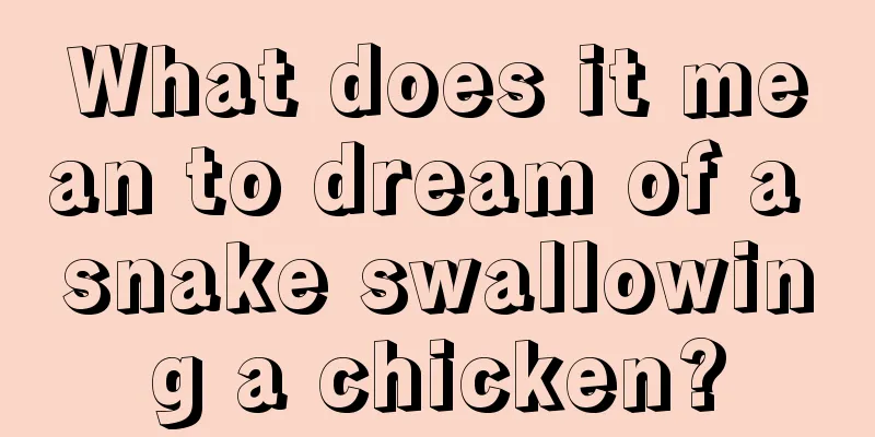 What does it mean to dream of a snake swallowing a chicken?