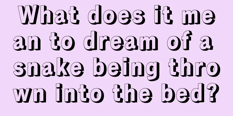 What does it mean to dream of a snake being thrown into the bed?