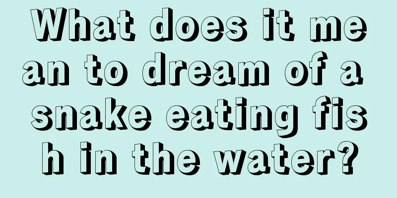 What does it mean to dream of a snake eating fish in the water?