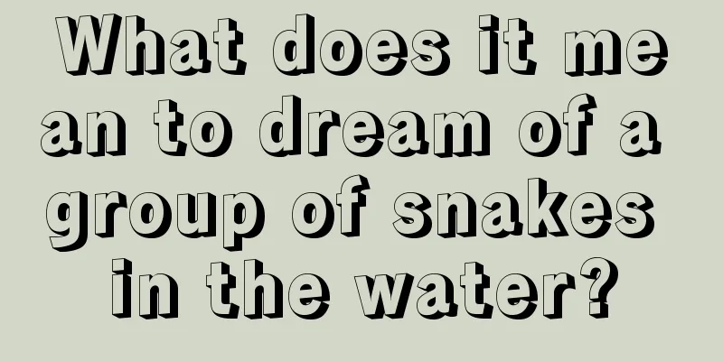 What does it mean to dream of a group of snakes in the water?