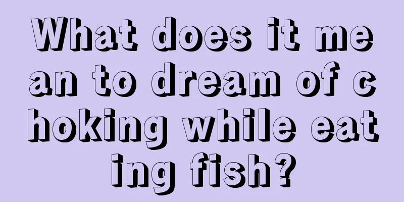 What does it mean to dream of choking while eating fish?