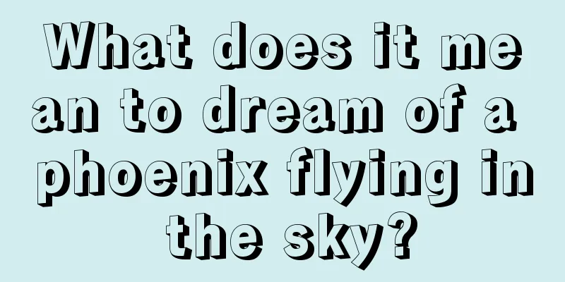 What does it mean to dream of a phoenix flying in the sky?