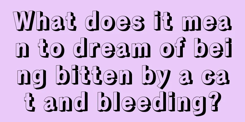 What does it mean to dream of being bitten by a cat and bleeding?