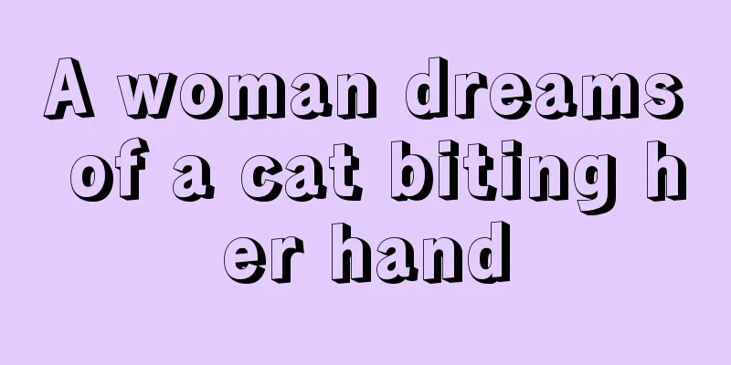 A woman dreams of a cat biting her hand