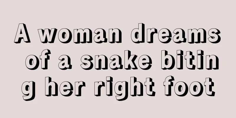 A woman dreams of a snake biting her right foot