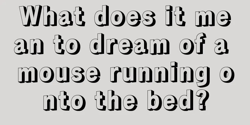 What does it mean to dream of a mouse running onto the bed?