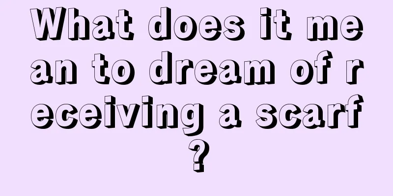 What does it mean to dream of receiving a scarf?