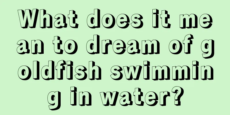 What does it mean to dream of goldfish swimming in water?