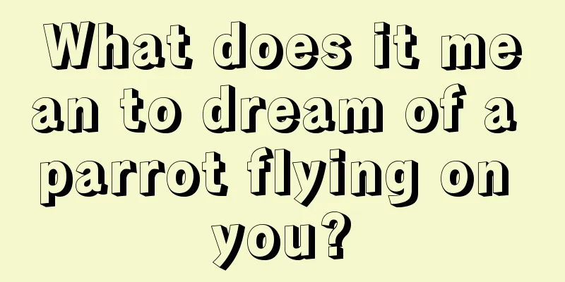 What does it mean to dream of a parrot flying on you?