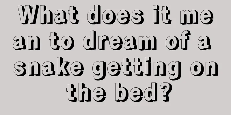 What does it mean to dream of a snake getting on the bed?