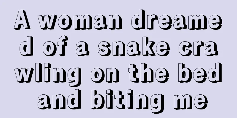 A woman dreamed of a snake crawling on the bed and biting me