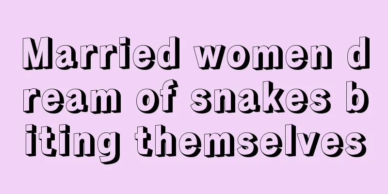 Married women dream of snakes biting themselves