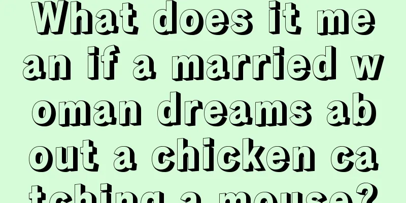 What does it mean if a married woman dreams about a chicken catching a mouse?